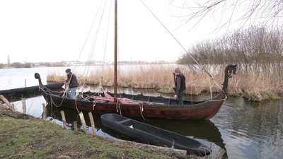 Дракар на воді: на Оствиці в Рівному відкрили шостий сезон прогулянок на човнах Дракар на воді: на Оствиці в Рівному відкрили шостий сезон прогулянок на човнах
