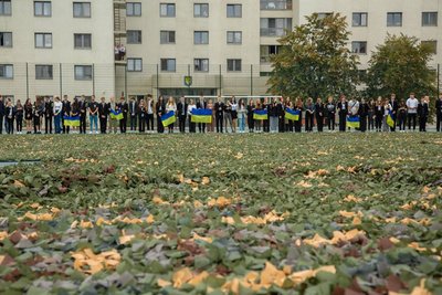 Маскувальна сітка у формі мапи України: у Києві презентували новий національний рекорд Маскувальна сітка у формі мапи України: у Києві презентували новий національний рекорд