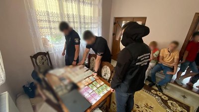 Шукали клієнтів у Telegram: на Закарпатті затримали трьох підозрюваних у переправленні чоловіків через кордон Шукали клієнтів у Telegram: на Закарпатті затримали трьох підозрюваних у переправленні чоловіків через кордон