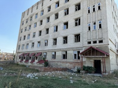 “УАЗ взяв на себе удар і врятував будинок”: життя під обстрілами у Великій Писарівці