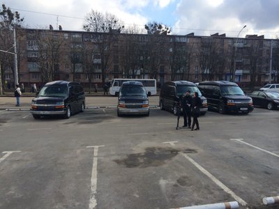 Автобуси з російськими номерами в одному з районів Харкова, 2014 рік Автобуси з російськими номерами в одному з районів Харкова, 2014 рік