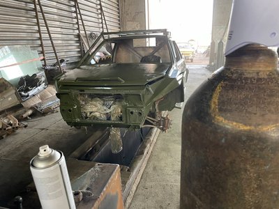 На Миколаївщині слюсарі переобладнують цивільні автівки в багі для військових На Миколаївщині слюсарі переобладнують цивільні автівки в багі для військових