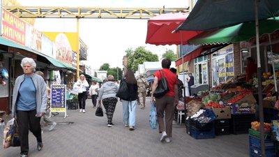 Сезон молодої картоплі на житомирському ринку: що відомо про ціни Сезон молодої картоплі на житомирському ринку: що відомо про ціни
