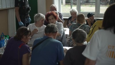 Прийняли 28 переселенців із Донеччини: на Рівненщину прибув 13 евакуаційний потяг Прийняли 28 переселенців із Донеччини: на Рівненщину прибув 13 евакуаційний потяг