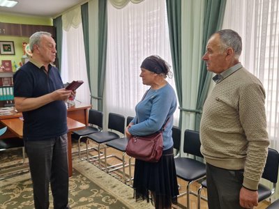 Сім'я Олександра Сендзюка з Хмельниччини отримала орден "За мужність" III ступеня Сім'я Олександра Сендзюка з Хмельниччини отримала орден "За мужність" III ступеня
