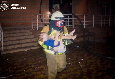 Унаслідок атаки дронів в Одесі пошкоджені житлові будинки, є поранені та загиблі Унаслідок атаки дронів в Одесі пошкоджені житлові будинки, є поранені та загиблі