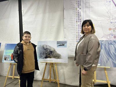 Надія Очич з сином, виставка