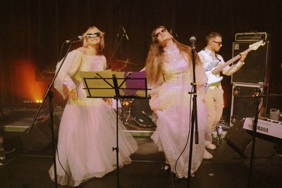 Ярина Квасній, квартирник, "Парова машина", "Леся Квартиринка", сцена, музика Ярина Квасній, квартирник, "Парова машина", "Леся Квартиринка", сцена, музика