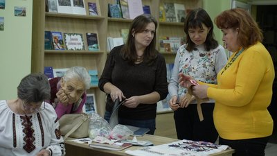 Діляться досвідом та емоціями: клуб вишивальниць у Вінниці об'єднав понад 40 жінок Діляться досвідом та емоціями: клуб вишивальниць у Вінниці об'єднав понад 40 жінок