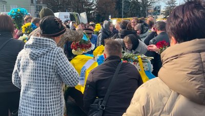 Трьох вважали зниклими безвісти: із загиблими військовими попрощалися у Рівному Трьох вважали зниклими безвісти: із загиблими військовими попрощалися у Рівному