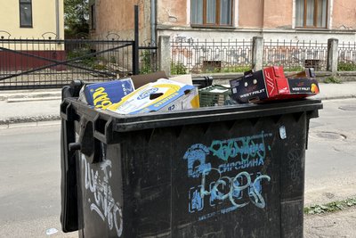 Чому в одних дворах Чернівців є смітники, а в інших — ні: що кажуть у міськраді Чому в одних дворах Чернівців є смітники, а в інших — ні: що кажуть у міськраді