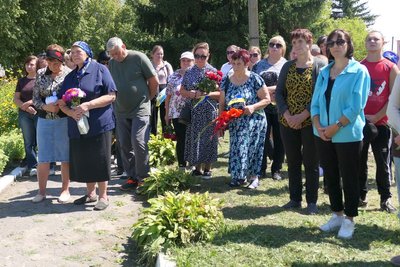 В Імшані на Сумщині прощалися з військовим Олександром Александренком В Імшані на Сумщині прощалися з військовим Олександром Александренком