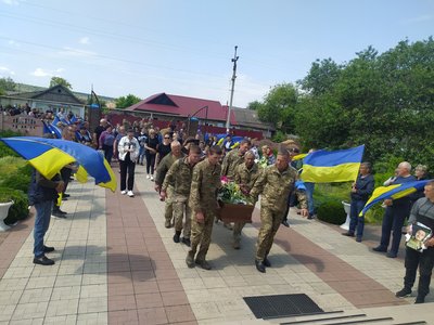 На Одещині попрощалися з командиром, який воював на Донеччині На Одещині попрощалися з командиром, який воював на Донеччині