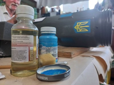 Розмальовані снаряди: житомирські художники влаштували арт-майстерню, щоб підтримати ЗСУ