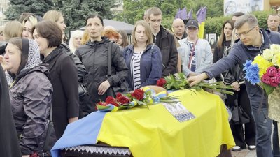 Загинув в Курській області: з солдатом Віктором Романюком попрощалися у Рівному Загинув в Курській області: з солдатом Віктором Романюком попрощалися у Рівному