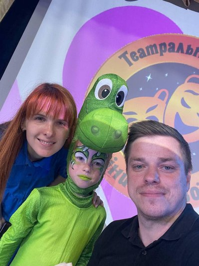 Прем'єра вистави "Історія іграшок" у Житомирі: діти-актори збирають гроші для ЗСУ Прем'єра вистави "Історія іграшок" у Житомирі: діти-актори збирають гроші для ЗСУ