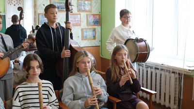 Майже 2000 сопілок за 30 років: майстер із Вінниччини виготовляє музичні інструменти та навчає дітей Майже 2000 сопілок за 30 років: майстер із Вінниччини виготовляє музичні інструменти та навчає дітей