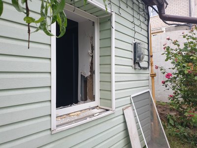 Жителі Світловодської громади на Кіровоградщині лагодять будинки, пошкоджені ракетним обстрілом