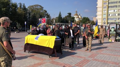 З військовим Віктором Кузнюком попрощалися у Рівному З військовим Віктором Кузнюком попрощалися у Рівному
