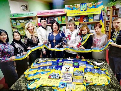 До Дня Соборності України у Малинській громаді на Житомирщині організували фотоакцію "Нитка Єдності"