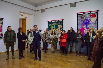 "Шиття" як мова мистецтва: у Дніпрі відкрилася виставка Анастасії Подерв'янської