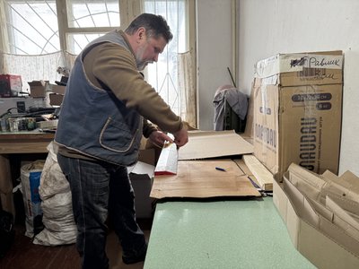 "Мріємо, щоб не було потрібне": родина із Решетилівської громади виготовляє окопні свічки для воїнів "Мріємо, щоб не було потрібне": родина із Решетилівської громади виготовляє окопні свічки для воїнів