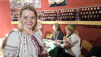 Анастасія, дружина вйськовослужбовця, акція "Писанки для України", Коломия, Івано-Франківщина Анастасія, дружина вйськовослужбовця, акція "Писанки для України", Коломия, Івано-Франківщина
