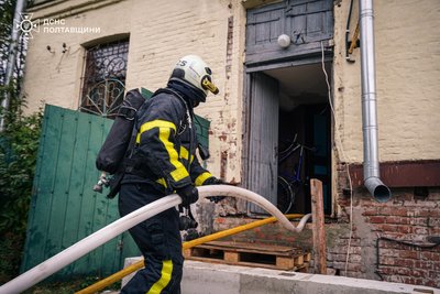 У центрі Полтави поряд із Свято-Успенським собором сталася пожежа: є загибла