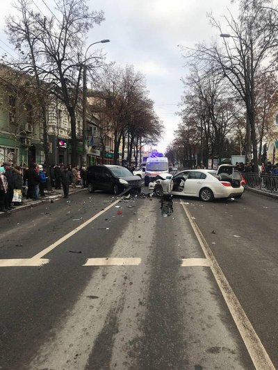 Влаштували перегони та спричинили ДТП: у центрі Рівного сталась аварія, яка заблокувала рух на кілька годин Влаштували перегони та спричинили ДТП: у центрі Рівного сталась аварія, яка заблокувала рух на кілька годин