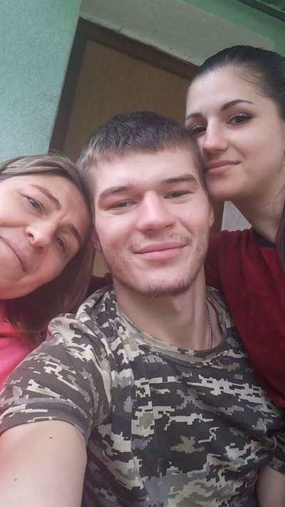 Ярослав Донцов разом із рідними Ярослав Донцов разом із рідними