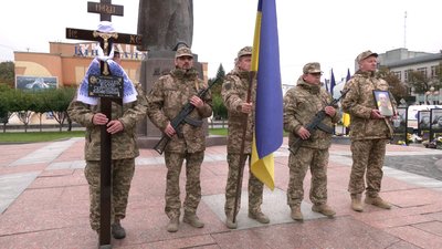 З 39-річним солдатом Віктором Свиридюком попрощалися у Рівному З 39-річним солдатом Віктором Свиридюком попрощалися у Рівному
