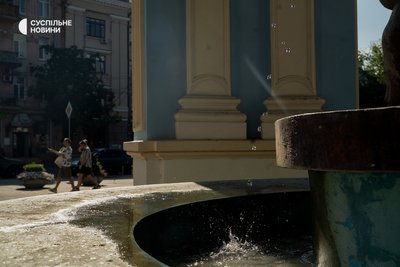 фонтан "Самсон" на Контрактовій площі у Києві, 13 липня 2024 року, спека у Києві фонтан "Самсон" на Контрактовій площі у Києві, 13 липня 2024 року, спека у Києві