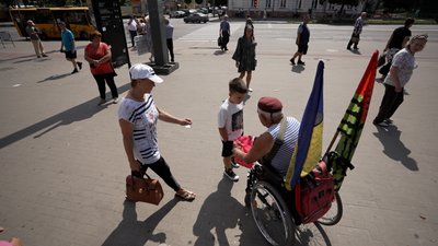"Моє місце проживання — вся Україна": 77-річний волонтер "дядя Гриша з Херсону" завітав до Чернігова "Моє місце проживання — вся Україна": 77-річний волонтер "дядя Гриша з Херсону" завітав до Чернігова