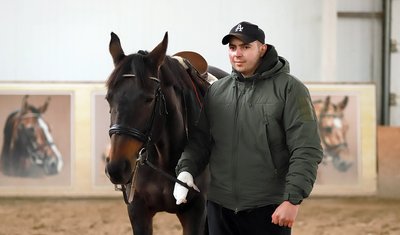 У Хмельницькому поранених військових реабілітують за допомогою іпотерапії У Хмельницькому поранених військових реабілітують за допомогою іпотерапії