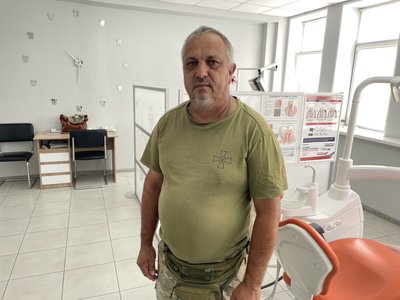 "Втратив частину зубів": у 4-ій лікарні Полтави військовим безплатно протезують зуби "Втратив частину зубів": у 4-ій лікарні Полтави військовим безплатно протезують зуби