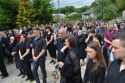 жителі громади, похорон бійця жителі громади, похорон бійця