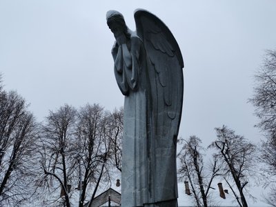 З лампадками, колосками та квітами: житомиряни прийшли вшанувати пам'ять жертв голодоморів З лампадками, колосками та квітами: житомиряни прийшли вшанувати пам'ять жертв голодоморів