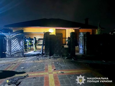 Пошкоджені два приватні будинки через нічні повітряні атаки 15 жовтня у Рівному Пошкоджені два приватні будинки через нічні повітряні атаки 15 жовтня у Рівному