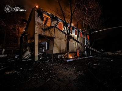 Нічна атака РФ на Одещину: пошкоджена взуттєва фабрика, виникли пожежі Нічна атака РФ на Одещину: пошкоджена взуттєва фабрика, виникли пожежі