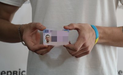 Першим на Миколаївщині ветеран з інвалідністю отримав водійське посвідчення Першим на Миколаївщині ветеран з інвалідністю отримав водійське посвідчення