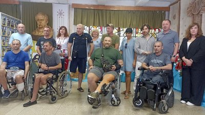 У Тернополі відкрили виставку картин поранених бійців "Воїни Світа" У Тернополі відкрили виставку картин поранених бійців "Воїни Світа"