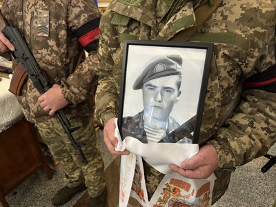 У Полтаві попрощалися із двома військовими, які полягли на війні з РФ У Полтаві попрощалися із двома військовими, які полягли на війні з РФ