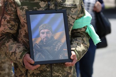 В Умані поховали військовослужбовця Романа Проскурякова В Умані поховали військовослужбовця Романа Проскурякова