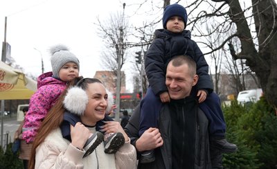 Ставлять до Миколая: у Черкасах розпочали роботу ялинкові ярмарки Ставлять до Миколая: у Черкасах розпочали роботу ялинкові ярмарки