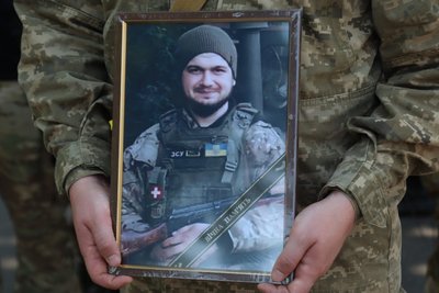 В Охтирці попрощались з військовослужбовцем Олександром Заворою В Охтирці попрощались з військовослужбовцем Олександром Заворою
