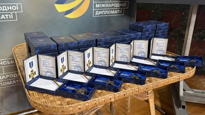 "Щоб імена наших героїв жили вічно": в Ужгороді представили проєкт "Віртуальна алея пам’яті" "Щоб імена наших героїв жили вічно": в Ужгороді представили проєкт "Віртуальна алея пам’яті"