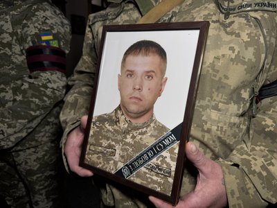 Віддали життя за свободу: у Полтаві попрощалися із чотирма воїнами, які загинули на фронті Віддали життя за свободу: у Полтаві попрощалися із чотирма воїнами, які загинули на фронті