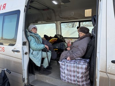 10 тисяч за машину, щоб виїхати з Лимана. Як рятуються з прифронтових міст Донеччини: історії з транзитного центру 10 тисяч за машину, щоб виїхати з Лимана. Як рятуються з прифронтових міст Донеччини: історії з транзитного центру
