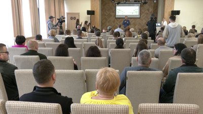 "Я на землі, як люди на морі": ярмарок вакансій у сфері агробізнесу провели для ветеранів на Рівненщині "Я на землі, як люди на морі": ярмарок вакансій у сфері агробізнесу провели для ветеранів на Рівненщині