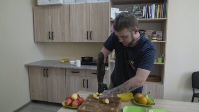"Виготовляється під кожного пацієнта індивідуально": як у Вінниці захисникам встановлюють біонічні протези "Виготовляється під кожного пацієнта індивідуально": як у Вінниці захисникам встановлюють біонічні протези